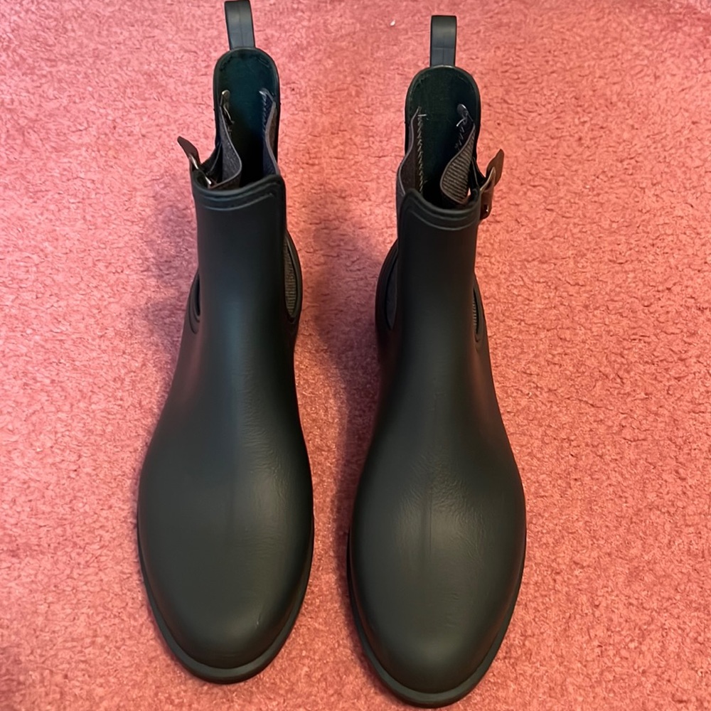 Dark Green Igor Dressy Rain Boots! Women size 9.5!